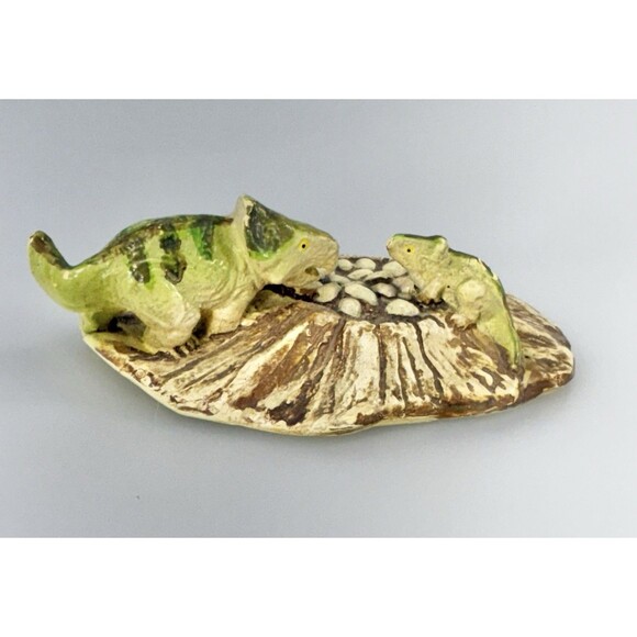 Safari Ltd Dinosaur Toy Carnegie Collection Original Protoceratops on Nest - Picture 2 of 8